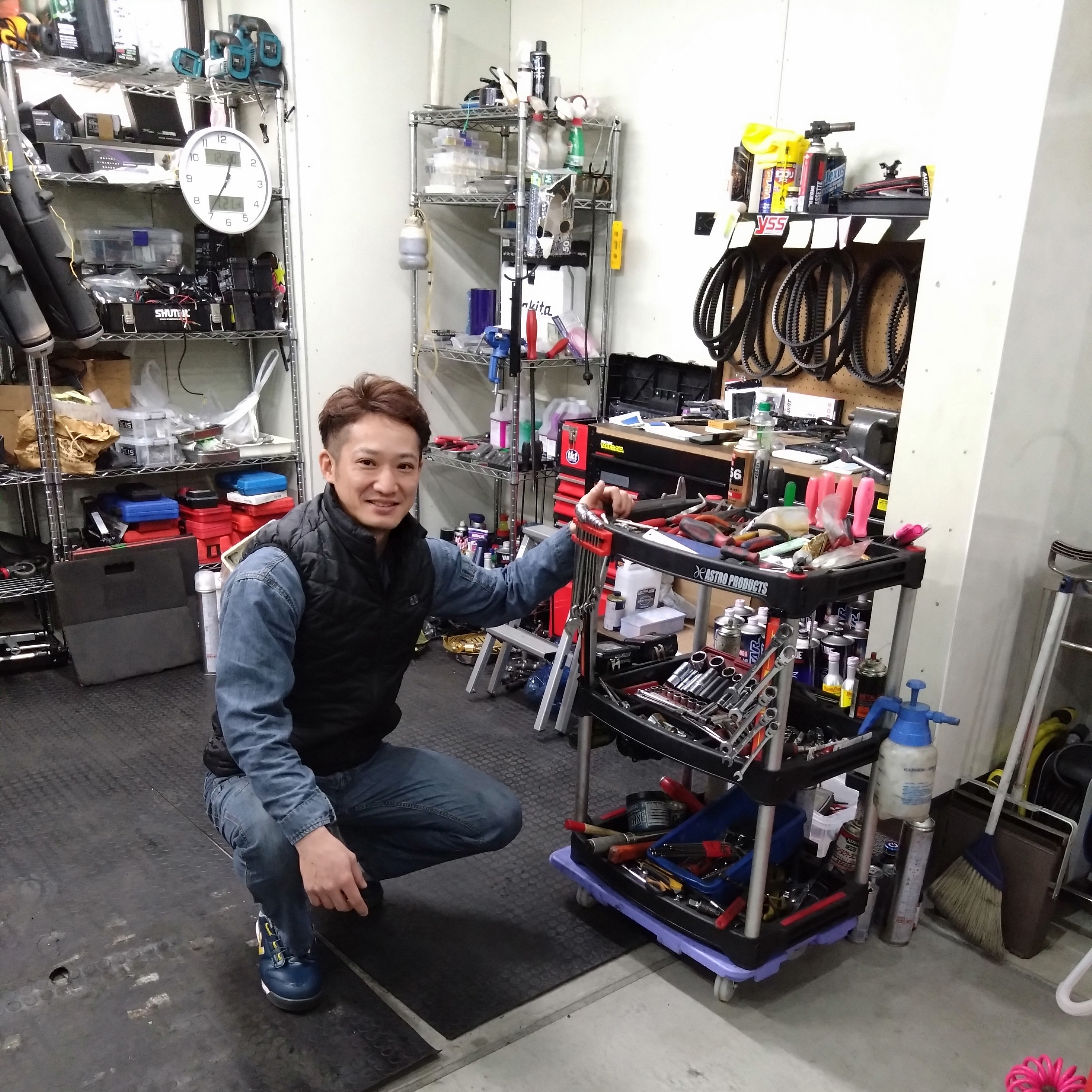 店舗外観と豊富な在庫車両のイメージ